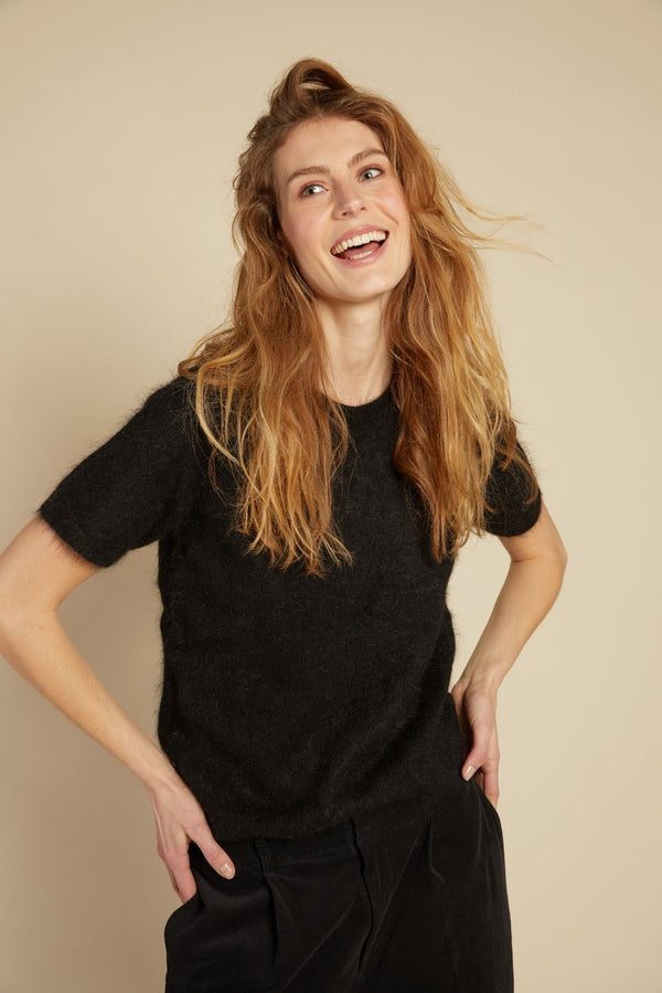 Line Of Oslo Monroe SS24 Knitted T-shirt Knitted sweater Black 097