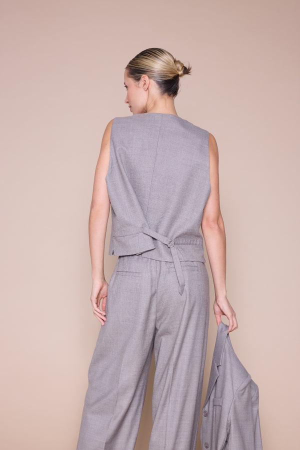 Line Of Oslo West Solid Vest Sand 069